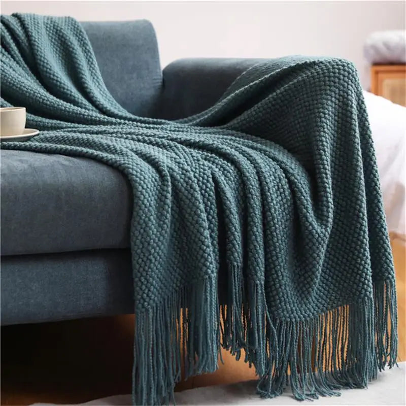 Nordic Knitted Throw Blanket — Soft Winter Plaid with Tassels